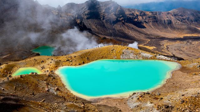 翡翠色的火山口