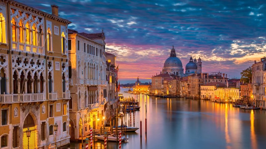 Canal Grande mit der Basilika Santa Maria della Salute, Venedig, Italien