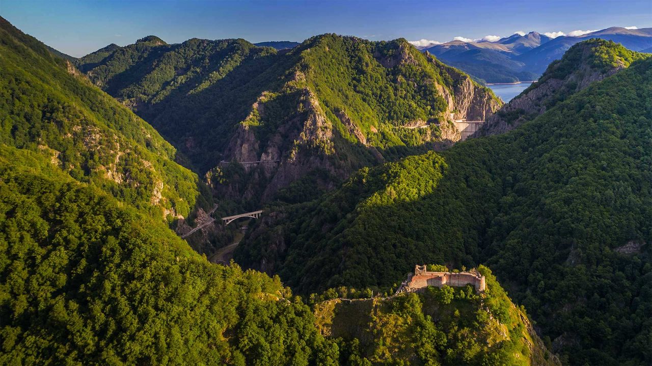 堡垒山上的珀纳里城堡，法加拉斯山,罗马尼亚