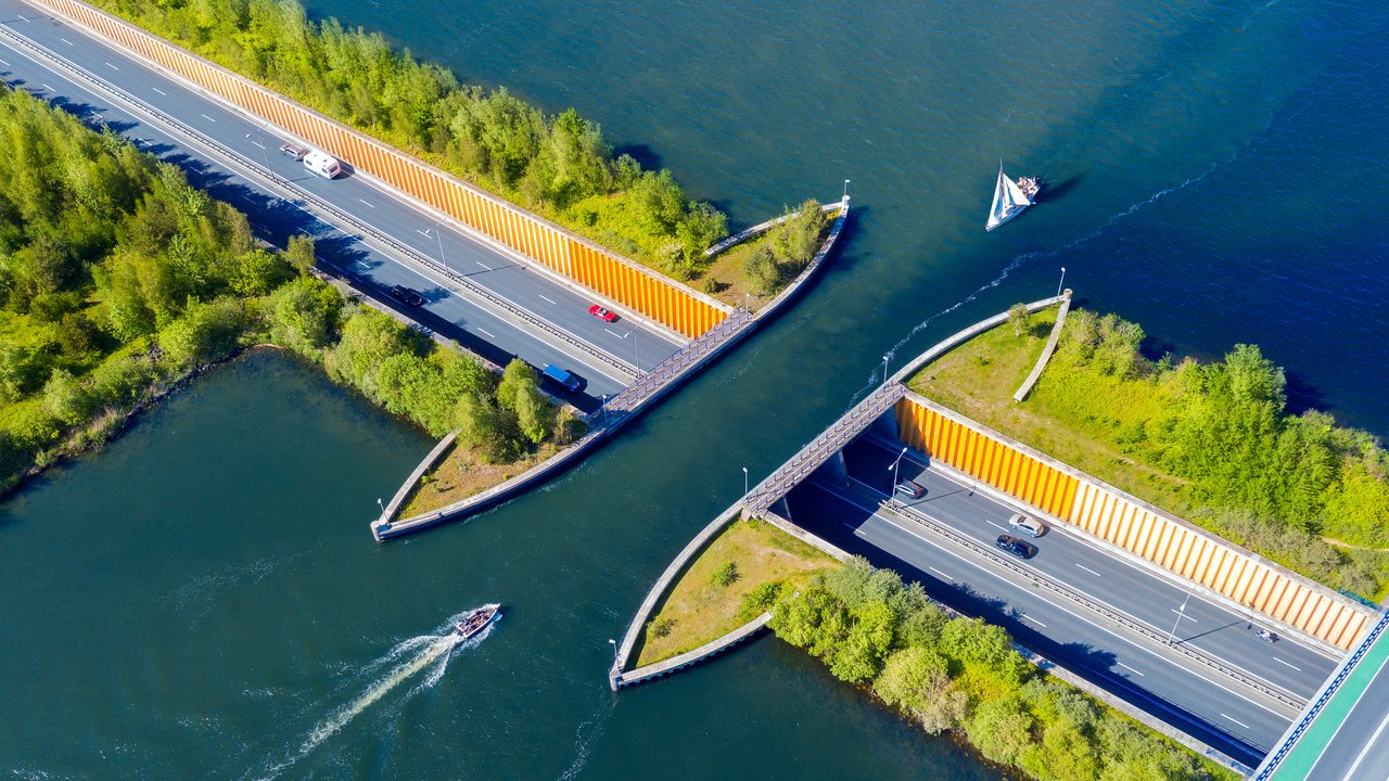 费吕沃湖水道桥，荷兰