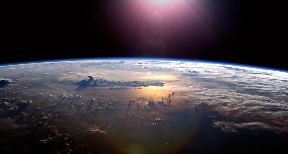 从宇宙国际空间站拍到的太平洋上的日落