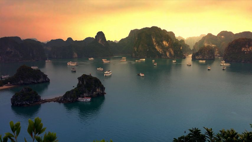Sonnenuntergang in der Halong-Bucht, Vietnam 
