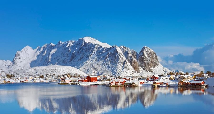 Das Fischerdorf Reine auf den Lofoten, Norwegen