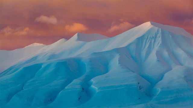 阿德温山谷的Hallwylfjellet山峰，挪威 