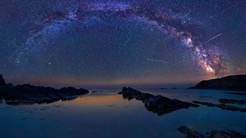 Die Perseiden über Sinemorets, Bulgarien. Der Meteoritenschauer ist bis zum 24. August zu sehen.