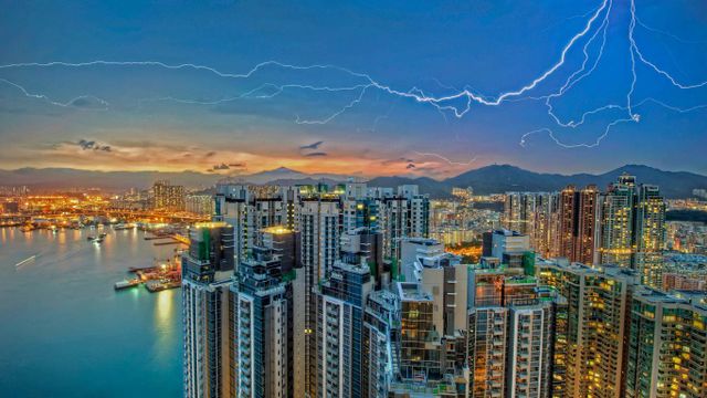 香港,电闪雷鸣中的九龙半岛