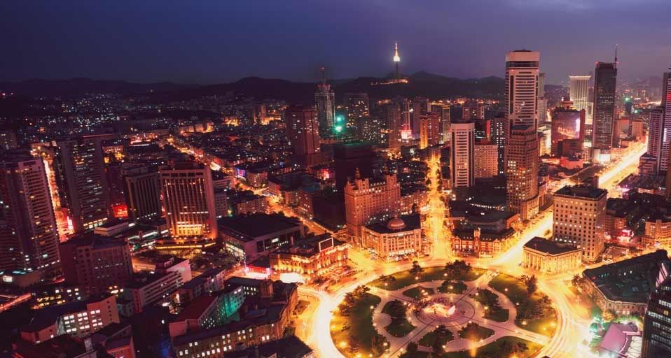 东北冰雪之旅：大连市中山广场灯火通明