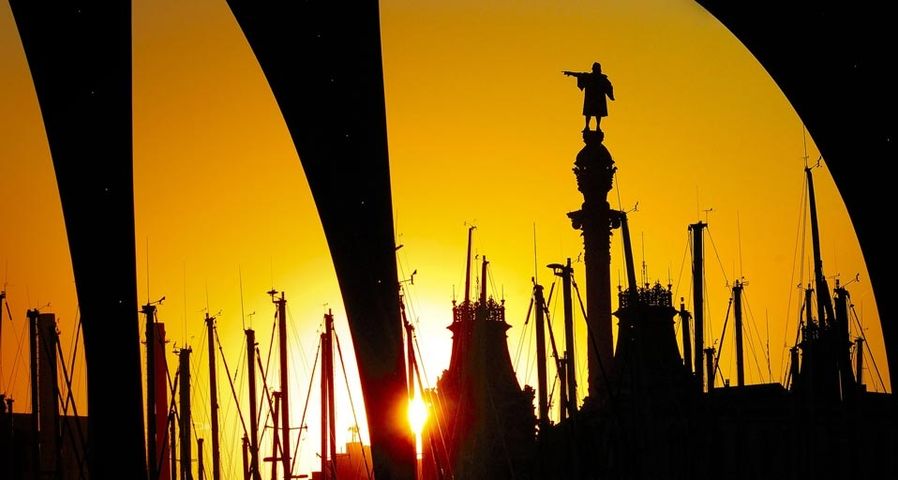 Das Kolumbus-Denkmal im Hafen von Barcelona, Spanien