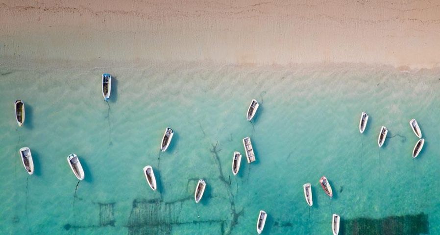 Luftbild von Ruderbooten bei Bali, Indonesien