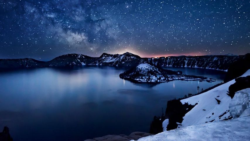 Milchstraße über dem Crater Lake, Oregon