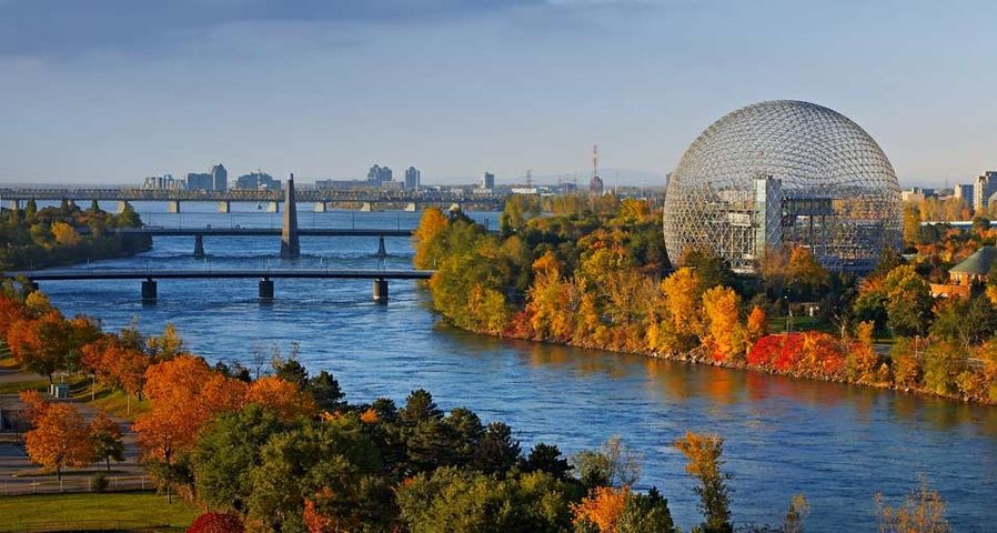 Die geodätische Kuppel des Biosphère auf der Île Sainte-Hélène in Montreal, Quebec, Kanada – Philippe Renault/Corbis ©