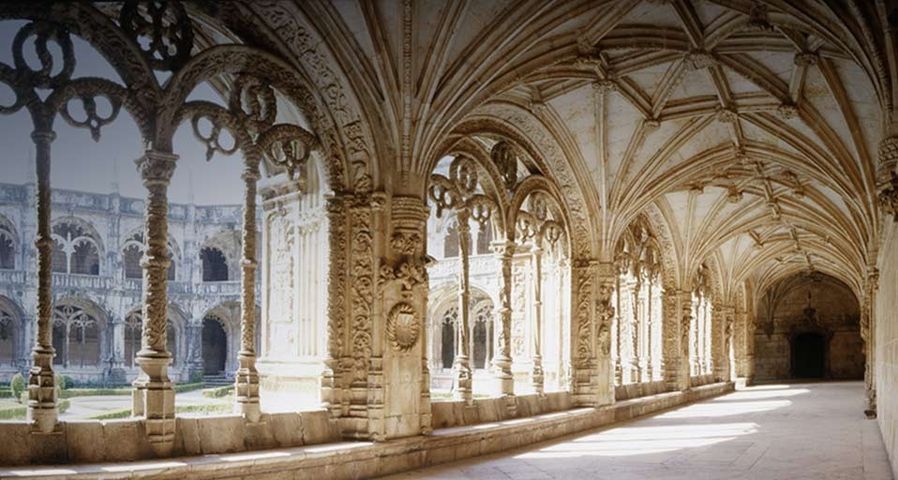 Der Kreuzgang des Hieronymus-Klosters in Lissabon, Portugal – Nachos Calonge/Photolibrary ©