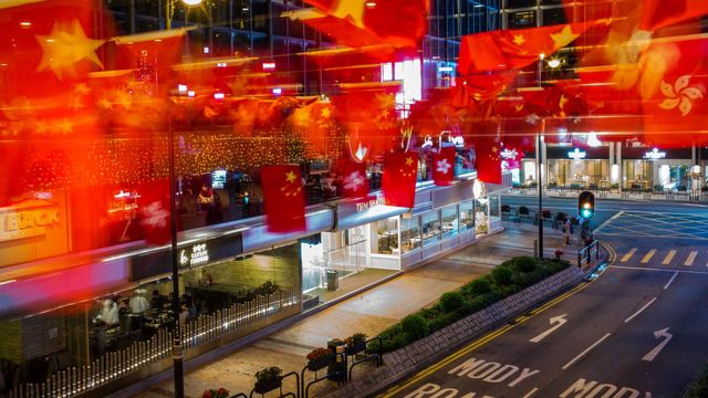 【今日香港回归纪念日/建党节】庆祝香港回归21周年，中国（© Billy H.C. Kwok/Stringer/Getty Images）