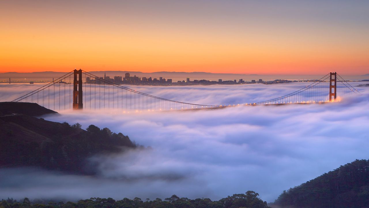 Golden Gate Bridge im Nebel, San Francisco, Kalifornien, USA