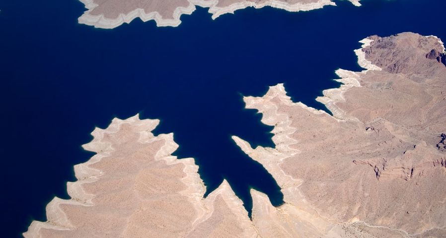 Luftbild des Lake Mead an der Grenze zwischen Arizona und Nevada
