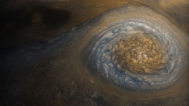 从朱诺号上观察到的木星风暴