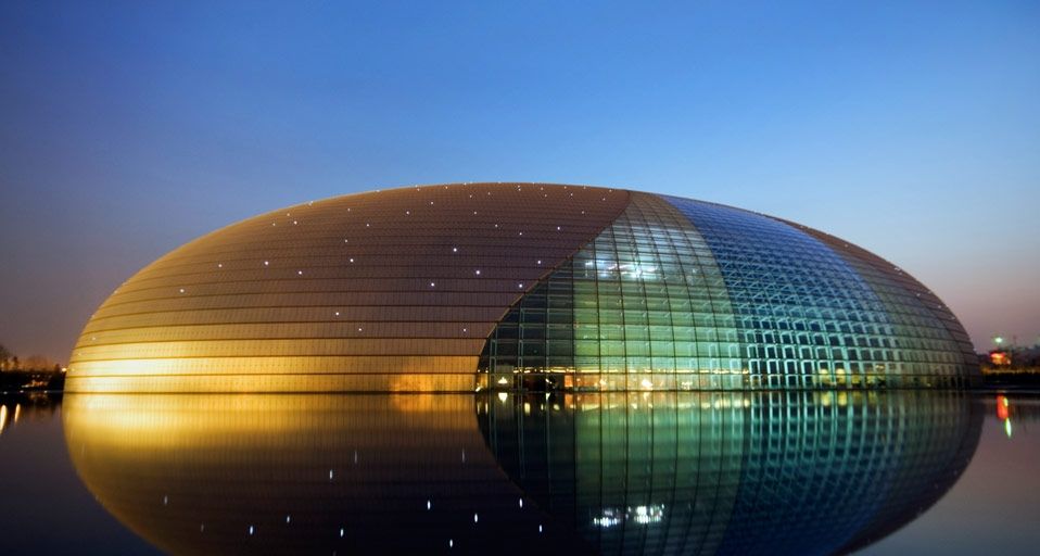 灯火辉煌的国家大剧院