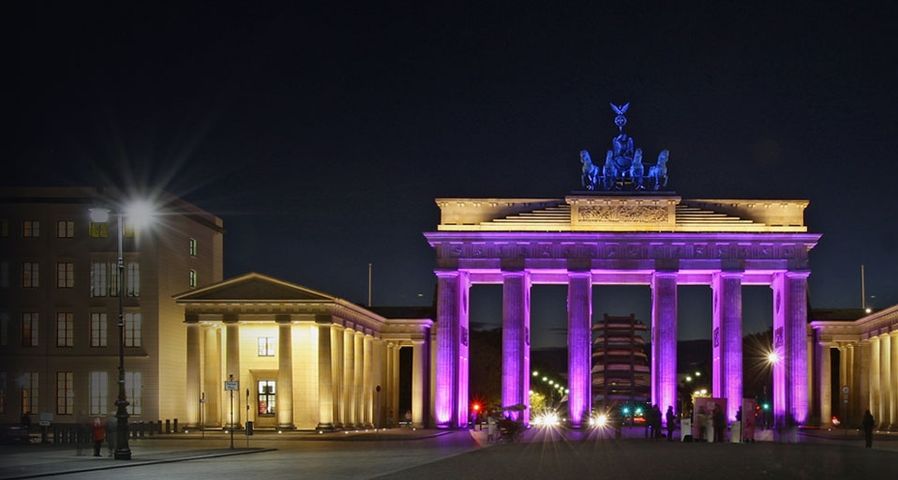 Das illuminierte Brandenburger Tor während des Festival of Lights in Berlin – Andreas Rentz/Getty Images ©