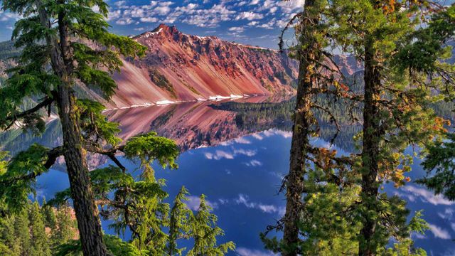 火山口湖国家公园的守望峰，美国俄勒冈州 