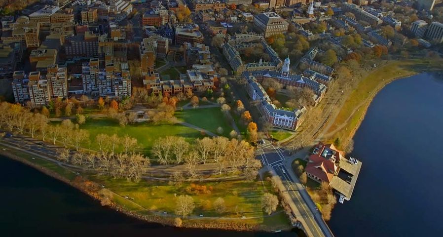 Eine Luftaufnahme der Harvard-Universität in Cambridge, Massachusetts – Frank Siteman/Corbis ©