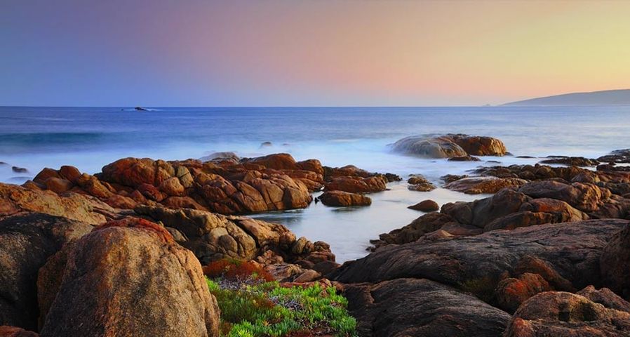 Die Canal Rocks im Leeuwin-Naturaliste-Nationalpark an der Küste Westaustraliens – Radius Images/Photolibrary ©