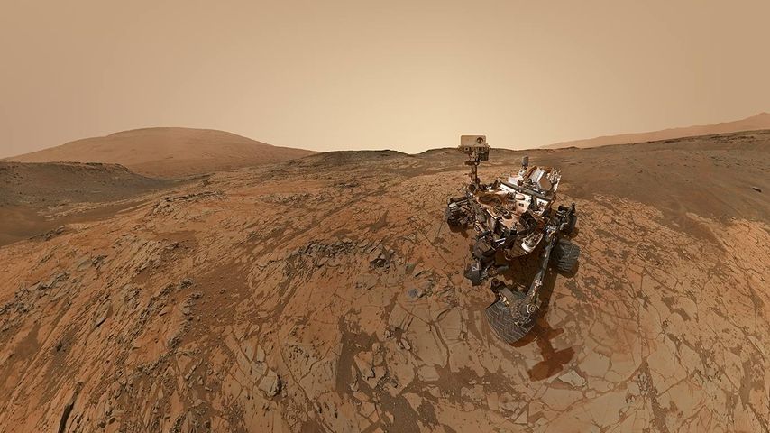 NASA-Rover Curiosity am Gale-Krater auf dem Planeten Mars