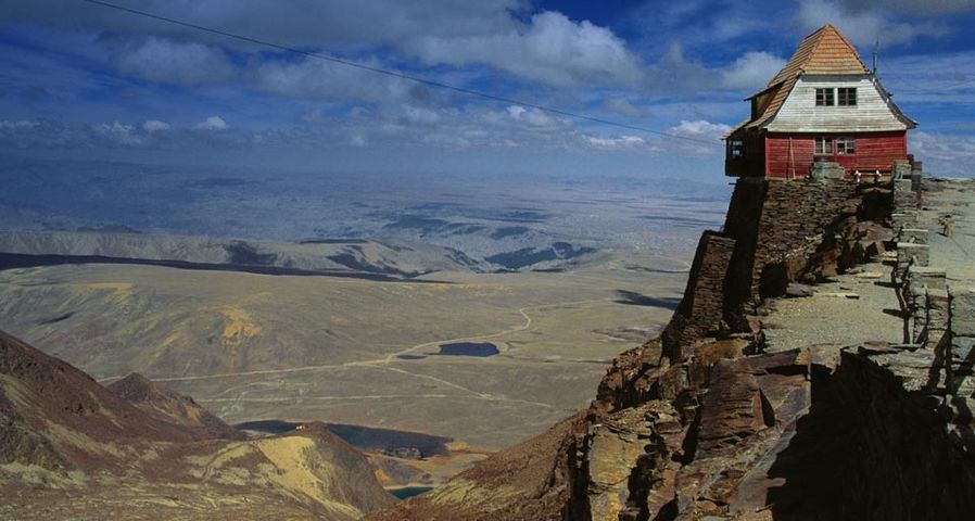 Alte Berghütte auf der  Gebirgskette Cordillera Real in den Anden, Bolivien – Hubert Stadler/CORBIS ©