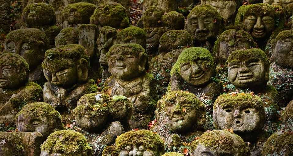 日本京都寺庙中的石像