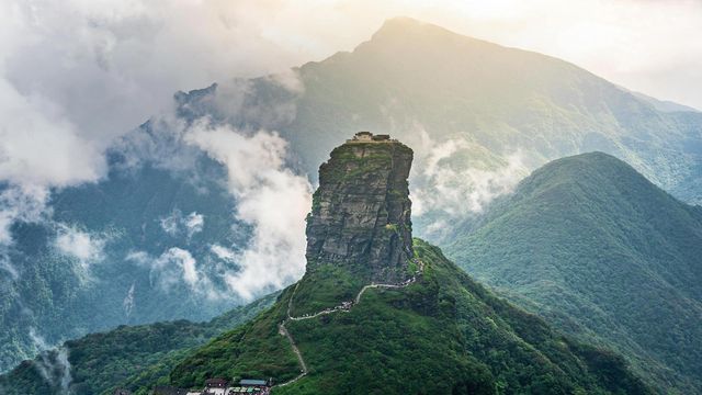 武陵山脉的最高峰梵净山，中国西南