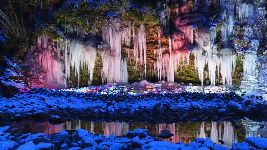 Beleuchtete Eiszapfen in Chichibu, Japan