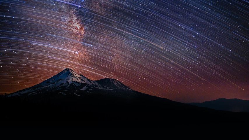 Sternenhimmel über dem Mount Shasta, Kalifornien
