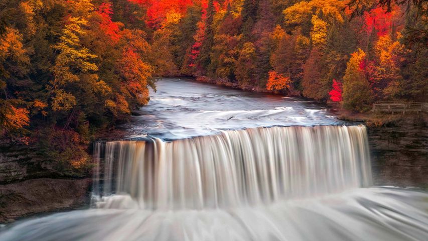 Die Upper Tahquamenon Falls im Tahquamenon Falls State Park, Michigan, USA 