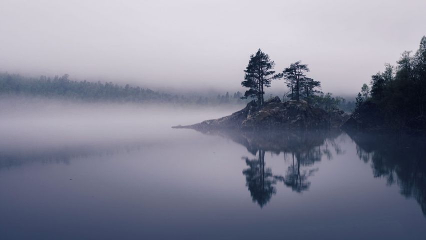 Der See Innerdalsvatna in der Nähe des Dorfes Ålvundeidet, Sunndal, Norwegen 