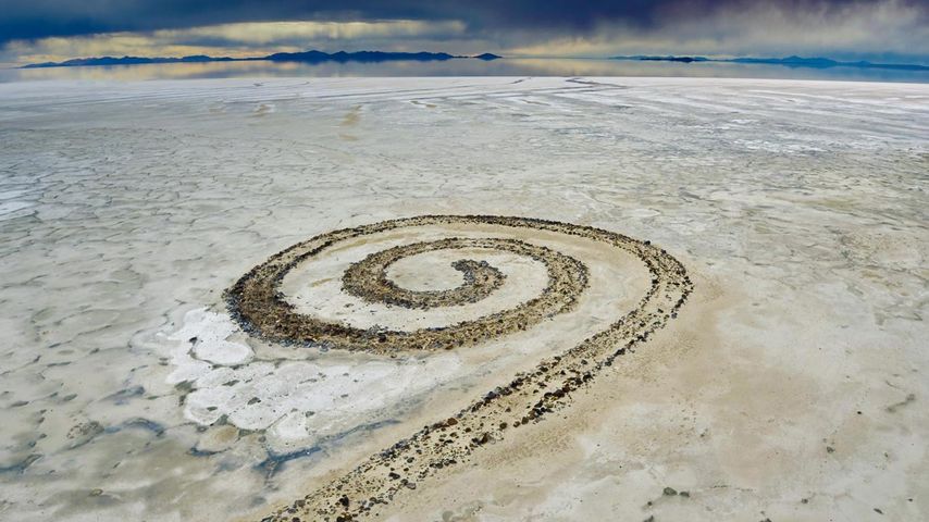 Landschaftskunstwerk „Spiral Jetty“ am Großen Salzsee, Utah, USA 