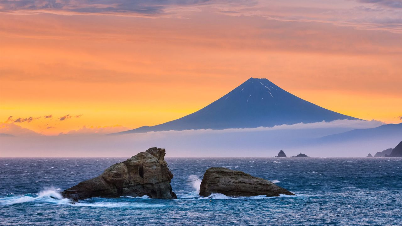 富士山和双岩，日本松崎