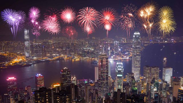【今日除夕】璀璨烟花迎新年，中国香港 