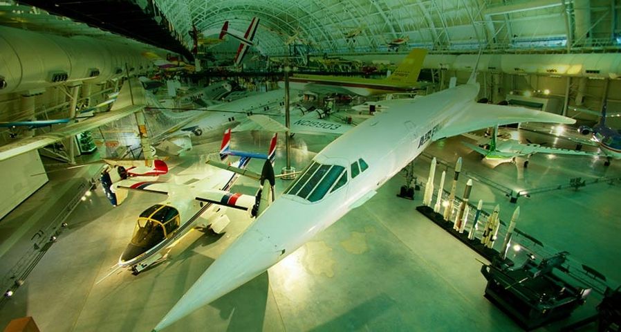 Flugzeugausstellung im Steven F. Udvar-Házy Center, Teil des Smithsonian Air and Space Museum, Washington, USA – David Sailors/CORBIS ©