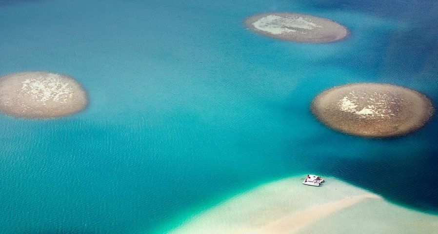 Luftbild der Sandbänke und des türkisen Wassers bei Oahu, Hawaii
