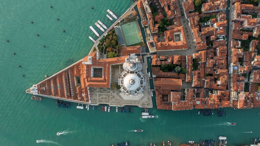 Luftaufnahme des Canale Grande und der Basilica di Santa Maria della Salute, Venedig, Italien