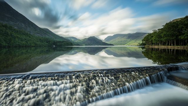 克拉莫克湖上的倒影，英国坎布里亚湖区