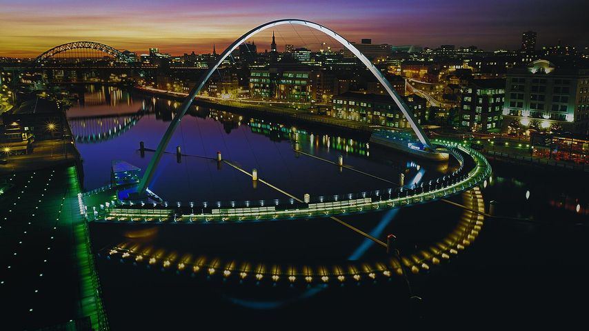 Gateshead Millennium Bridge, Newcastle upon Tyne, England