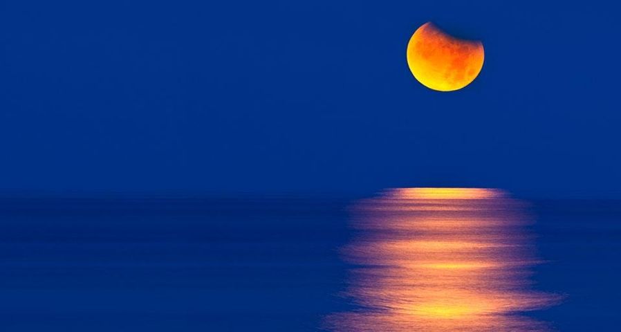 Partielle Mondfinsternis über dem Golf von Mexiko