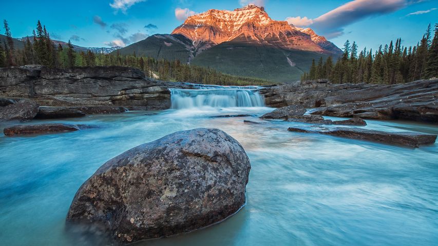 Mount Fryatt und Athabasca Falls, Jasper-Nationalpark, Alberta, Kanada