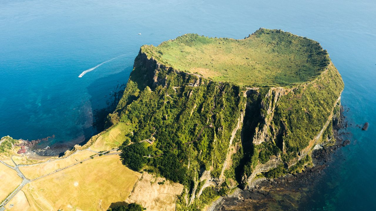 城山日出峰，济州岛上的凝灰岩锥，韩国