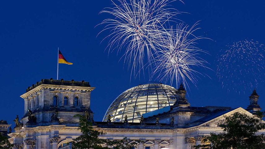 Feuerwerk über dem Reichstag, Berlin, Deutschland