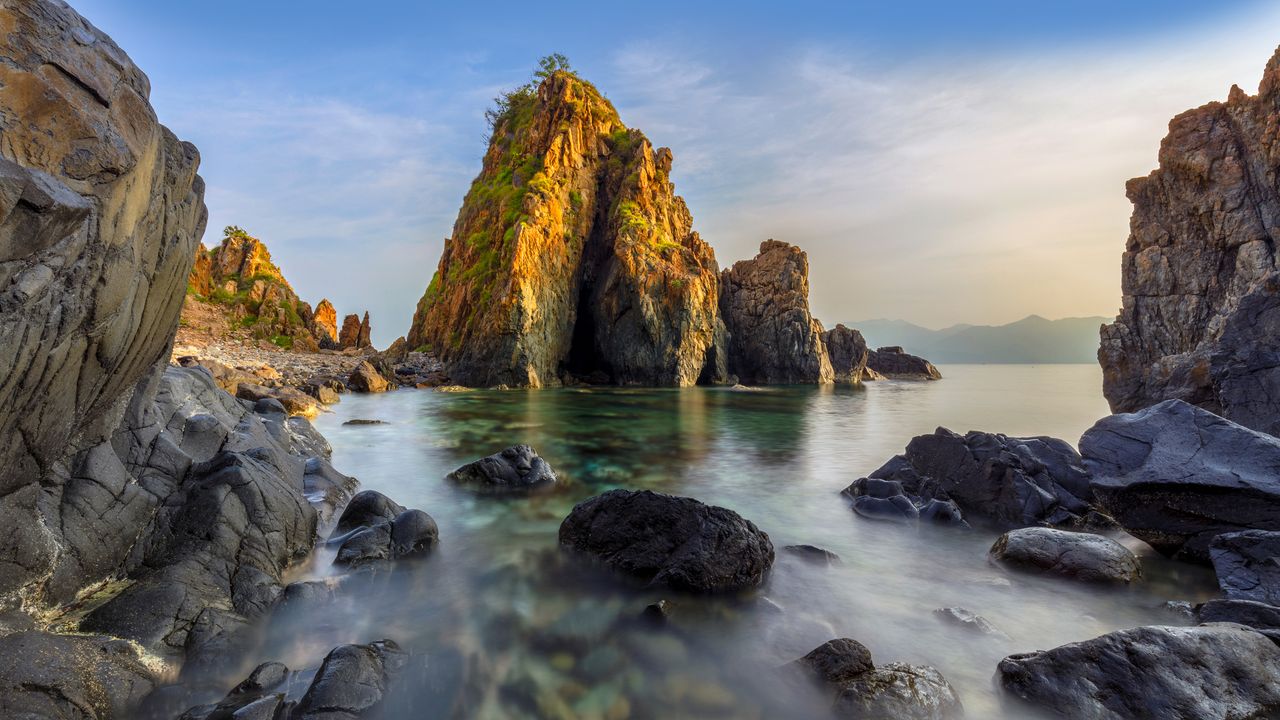 芽富湾，芽庄，越南