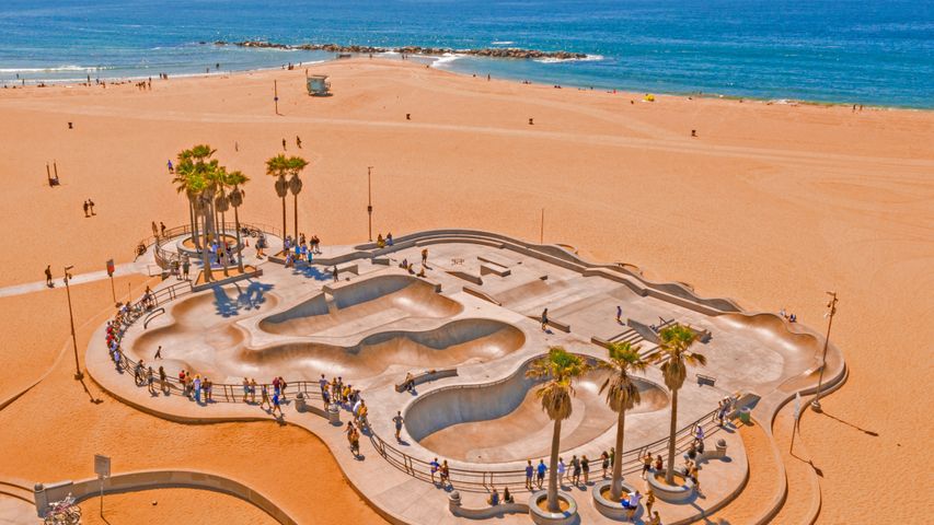 Luftaufnahme des Venice-Skateparks in Venice Beach, Los Angeles, Kalifornien, USA