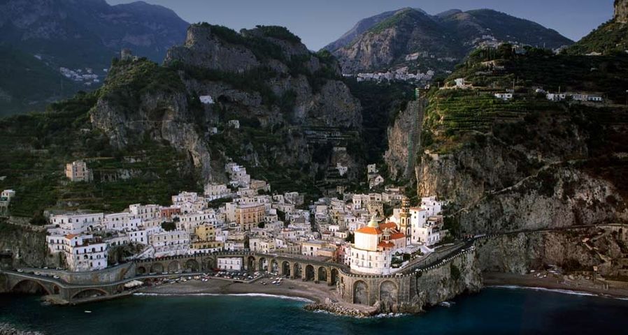 Das Städtchen Atrani  an der italienischen Amalfiküste – SIME / eStock Photo ©