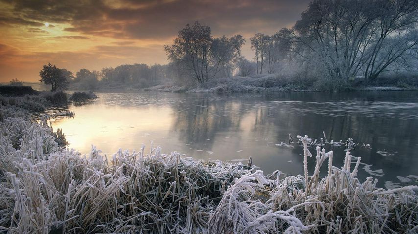 Winterlandschaft am Fluss Avon, Worcestershire, England