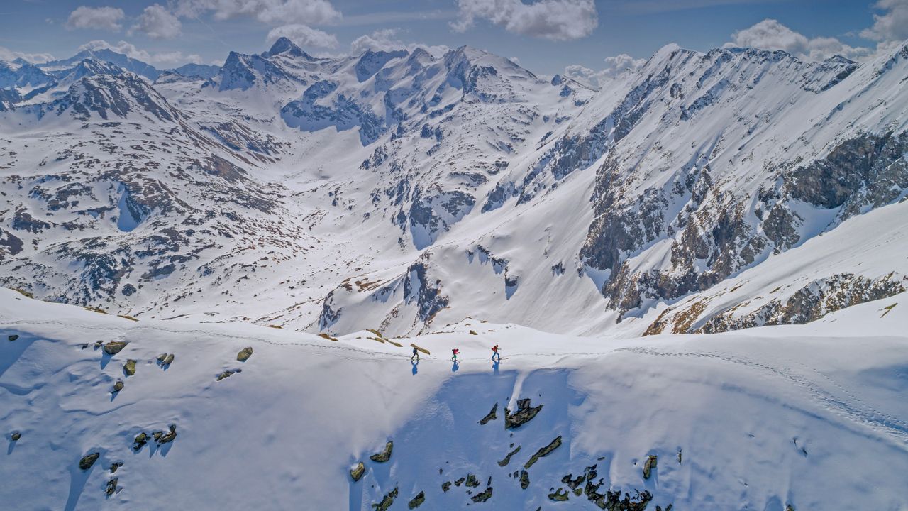 在高地陶恩山脉的滑雪旅行，奥地利巴德加斯坦